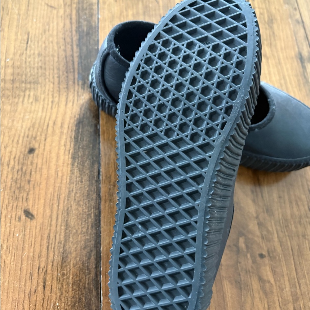 Vans women’s Black Dress Shoes with Strap - Picture 3 of 4